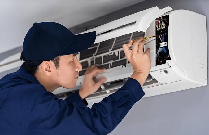 Bosch AC Repair Service Technician
